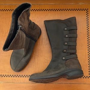 Knee-high Merrell boot size 8